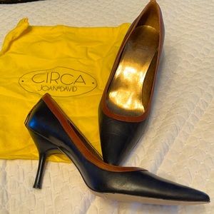 Circa Joan&David classic pumps black with brown and gold detail size 10